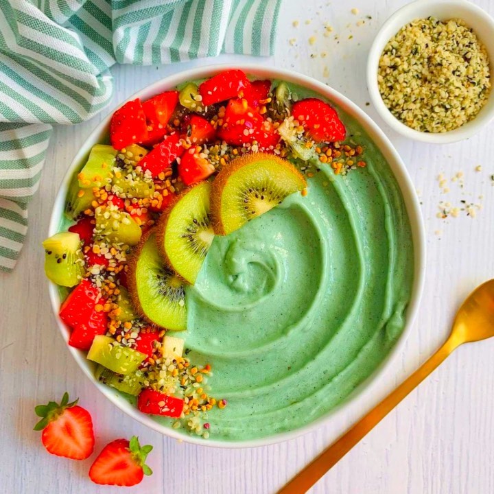 Pineapple Spirulina Smoothie Bowl