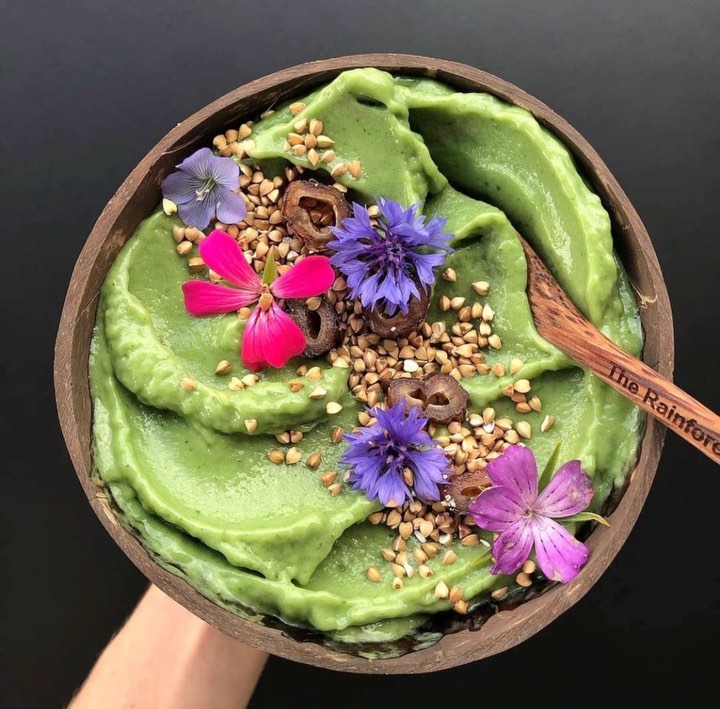 Green Tropical Smoothie Bowl
