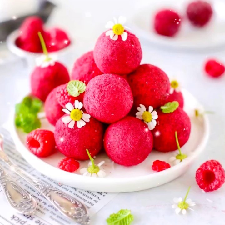 No-Bake Vegan Berry Nut Bliss Balls