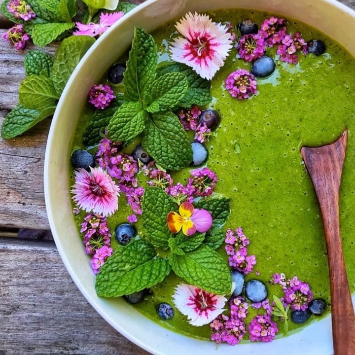 Green Smoothie with Banana and Kale