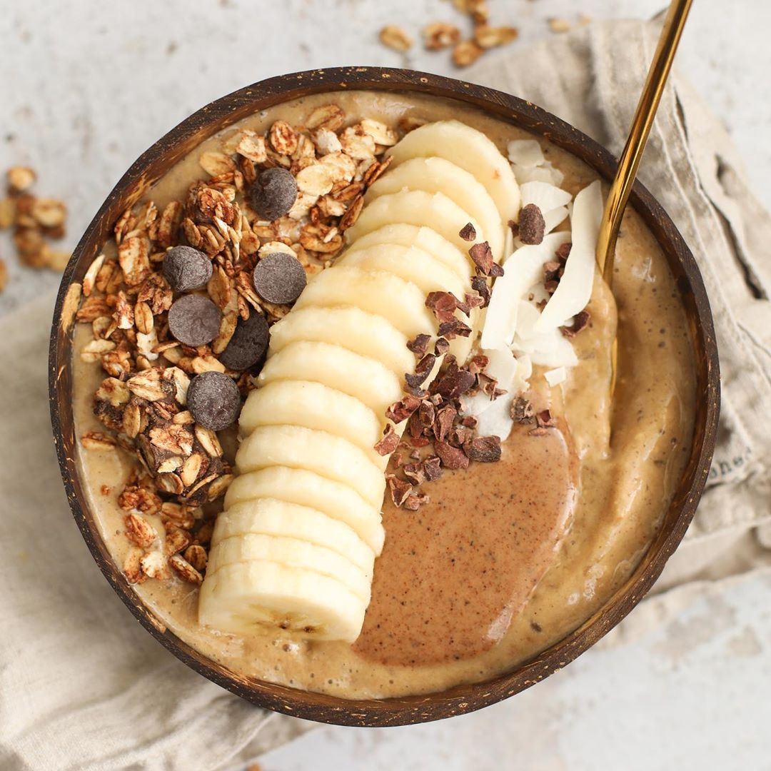 Vanilla Chai Latte Smoothie Bowl