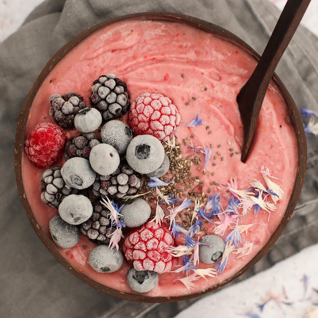 Raspberry and White Chocolate Smoothie Bowl