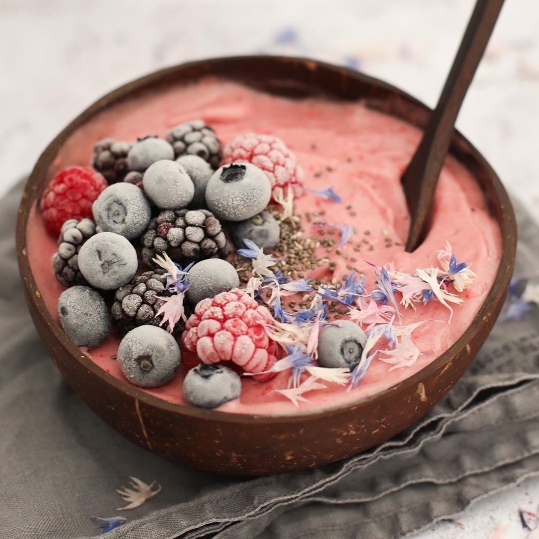 Raspberry and White Chocolate Smoothie Bowl