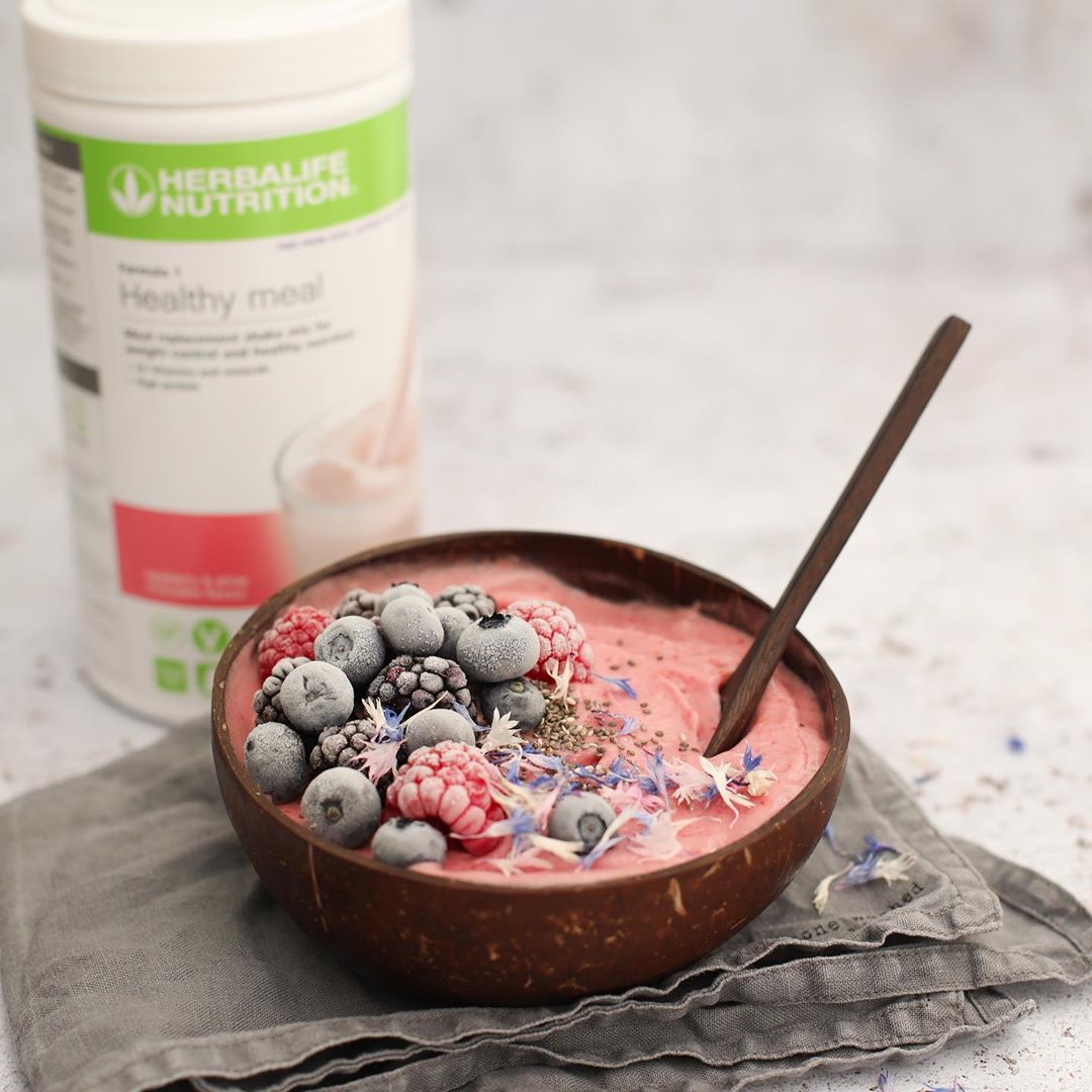Raspberry and White Chocolate Smoothie Bowl
