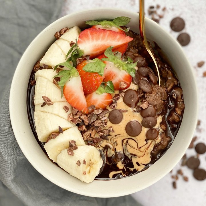 Chocolate and Strawberry Oats Breakfast