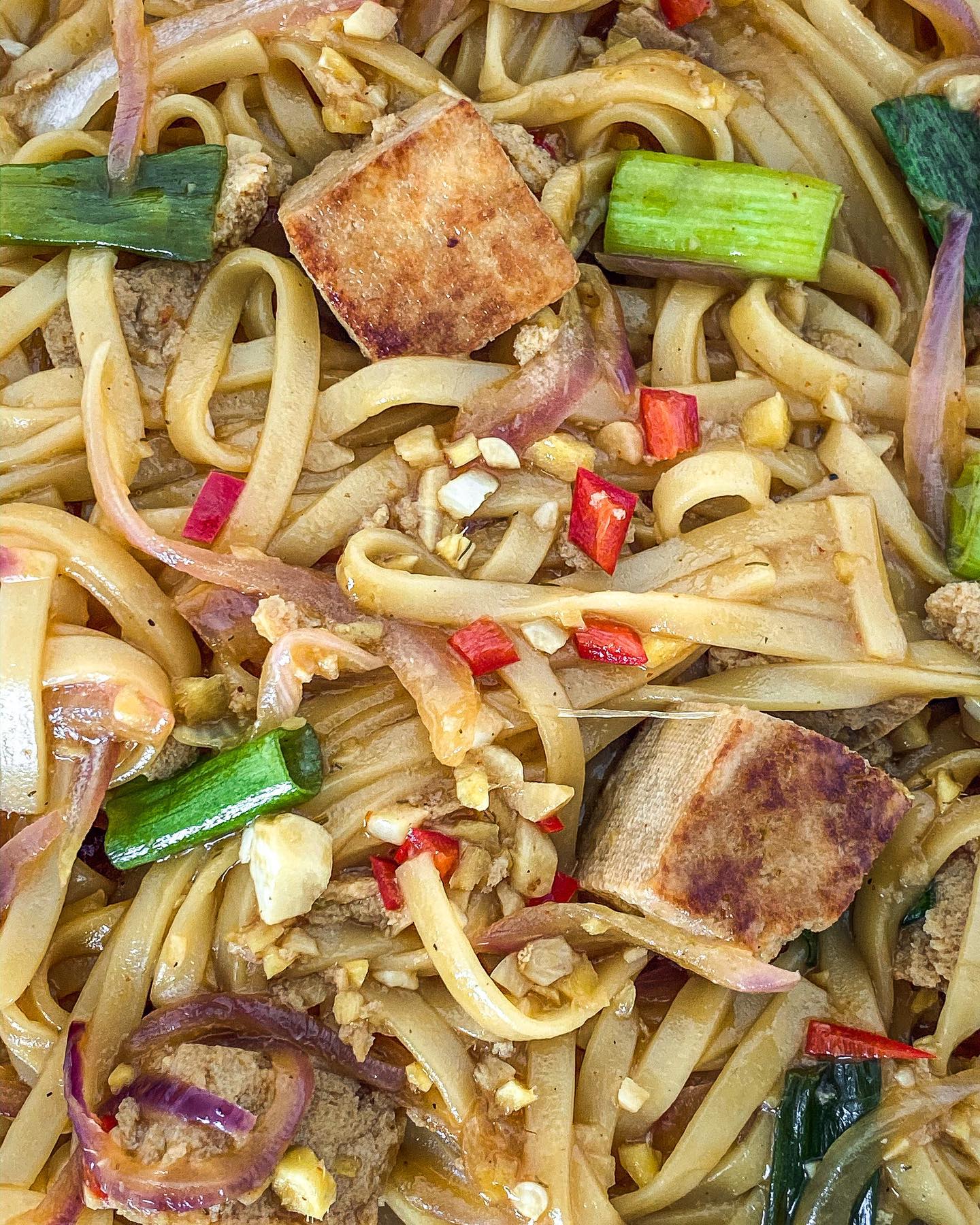 Vegan Drunken Noodles (Pad Khee Mao ผัดขี้เมา)