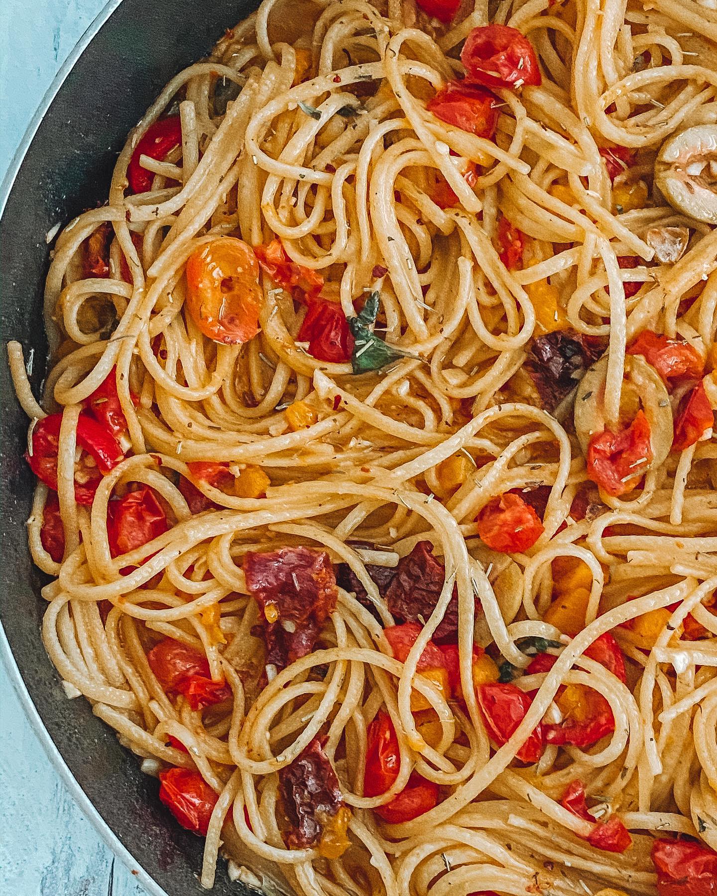 Cozy Fall One-Pot Vegan Pasta with Mezzetta Sweet Cherry Peppers, Sun-Ripened Dried Tomatoes, and Garlic Stuffed Olives
