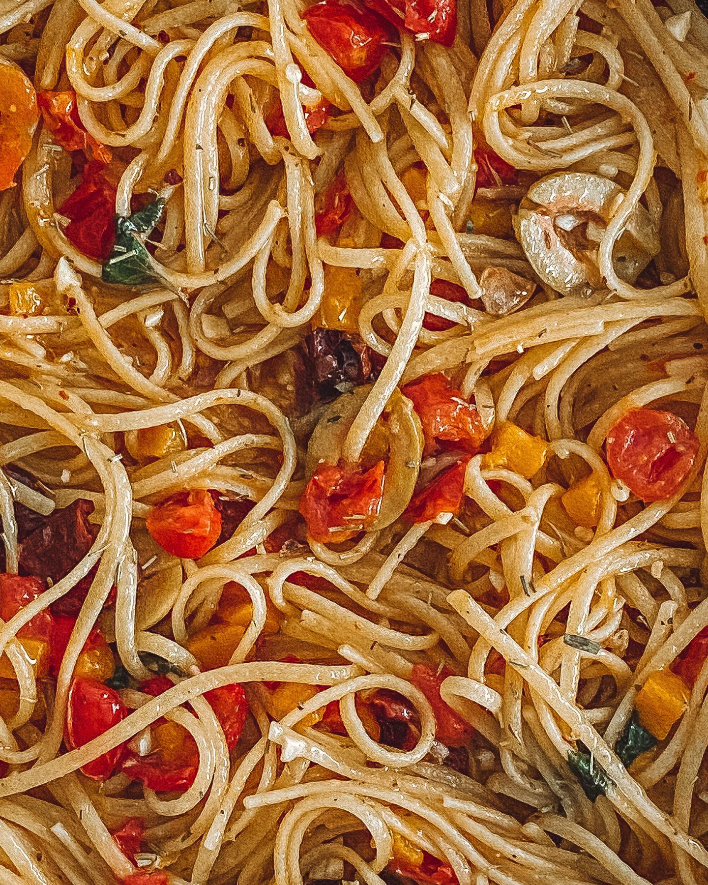 Cozy Fall One-Pot Vegan Pasta with Mezzetta Sweet Cherry Peppers, Sun-Ripened Dried Tomatoes, and Garlic Stuffed Olives