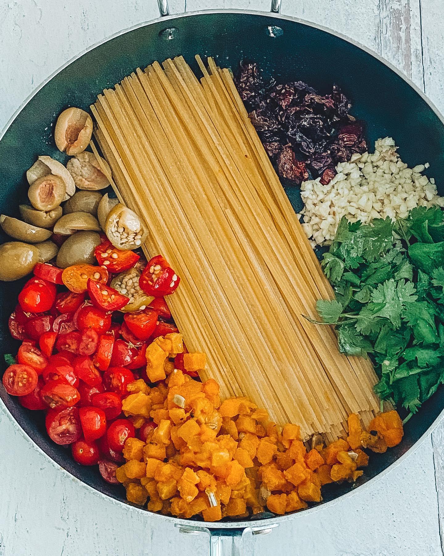 Cozy Fall One-Pot Vegan Pasta with Mezzetta Sweet Cherry Peppers, Sun-Ripened Dried Tomatoes, and Garlic Stuffed Olives