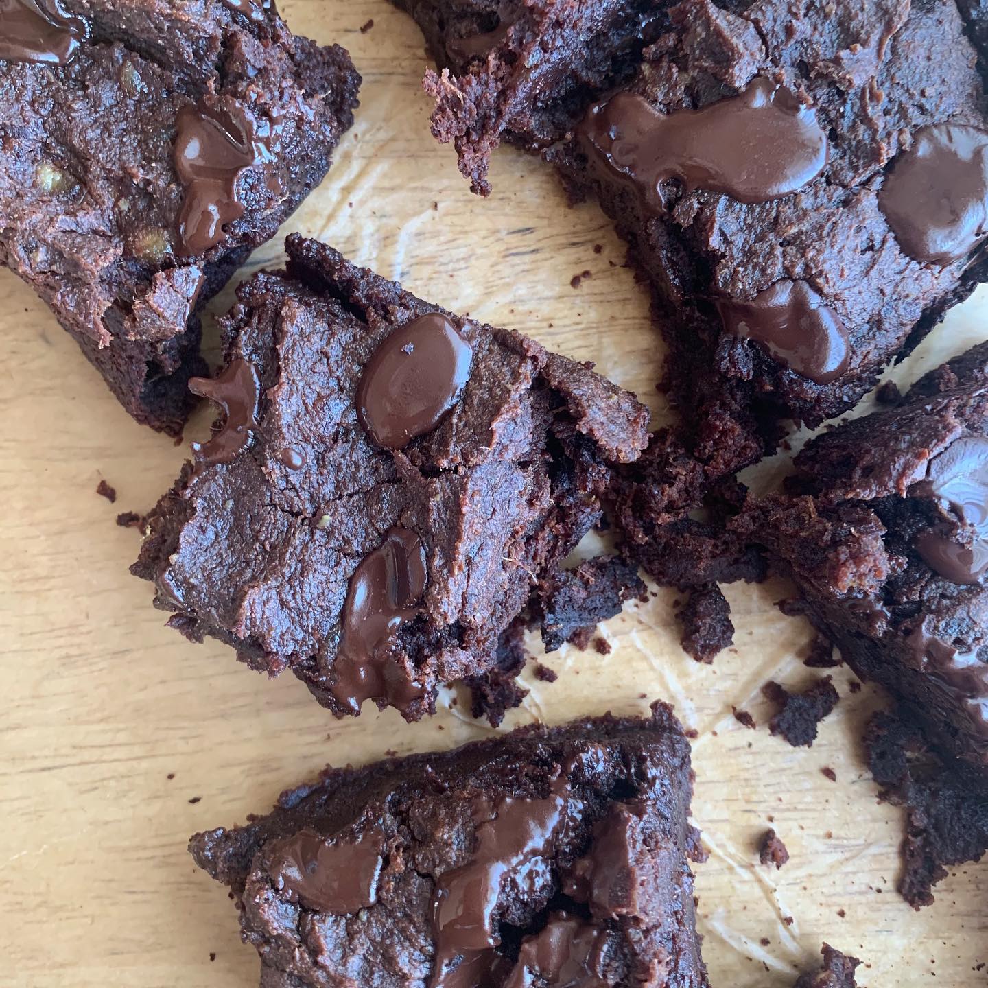 Fudgiest Flourless Date Fudge Brownies