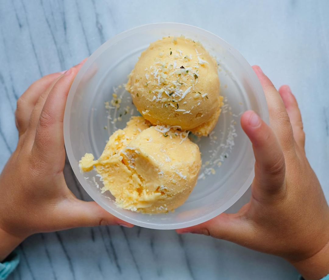 Homemade Peach Frozen Yogurt