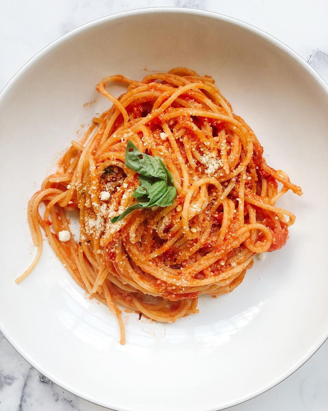 Simple Spaghetti Pomodoro with Fresh Basil