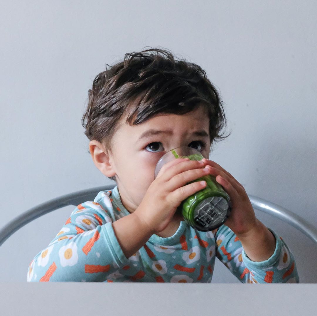 Feeding our Toddlers Green Smoothie