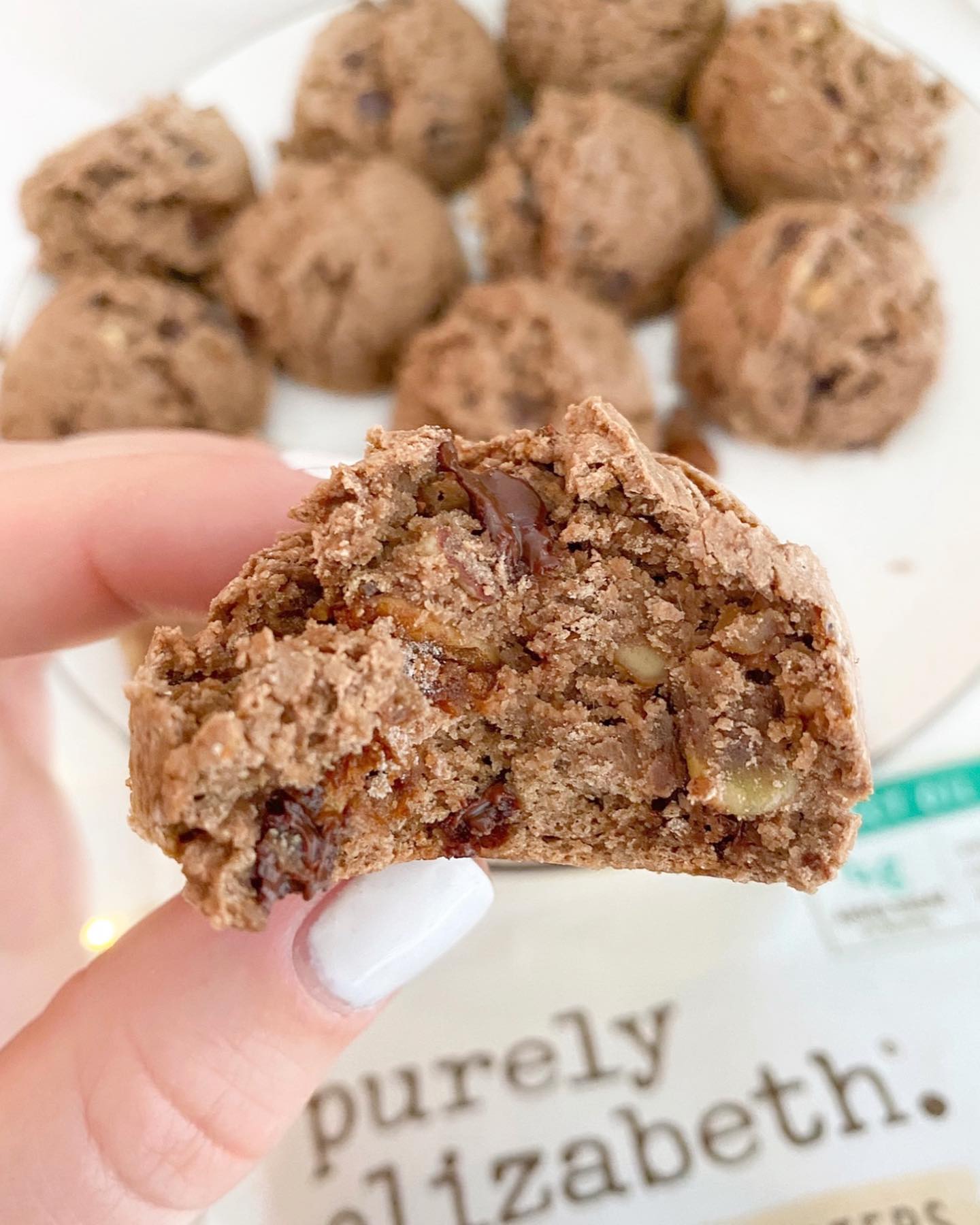 Granola Chocolate Cookies