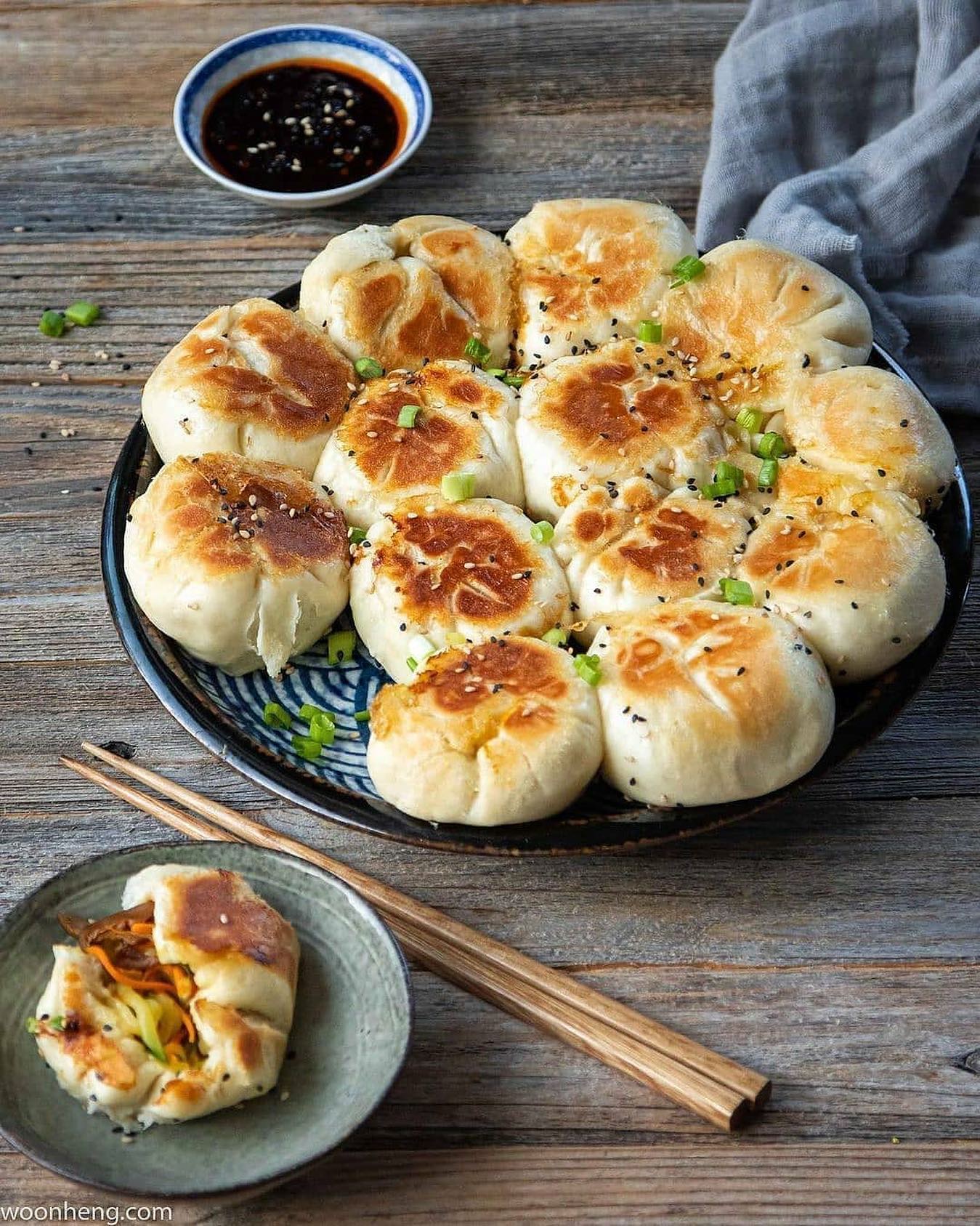 Pan-Fried Steamed Buns with Zucchini