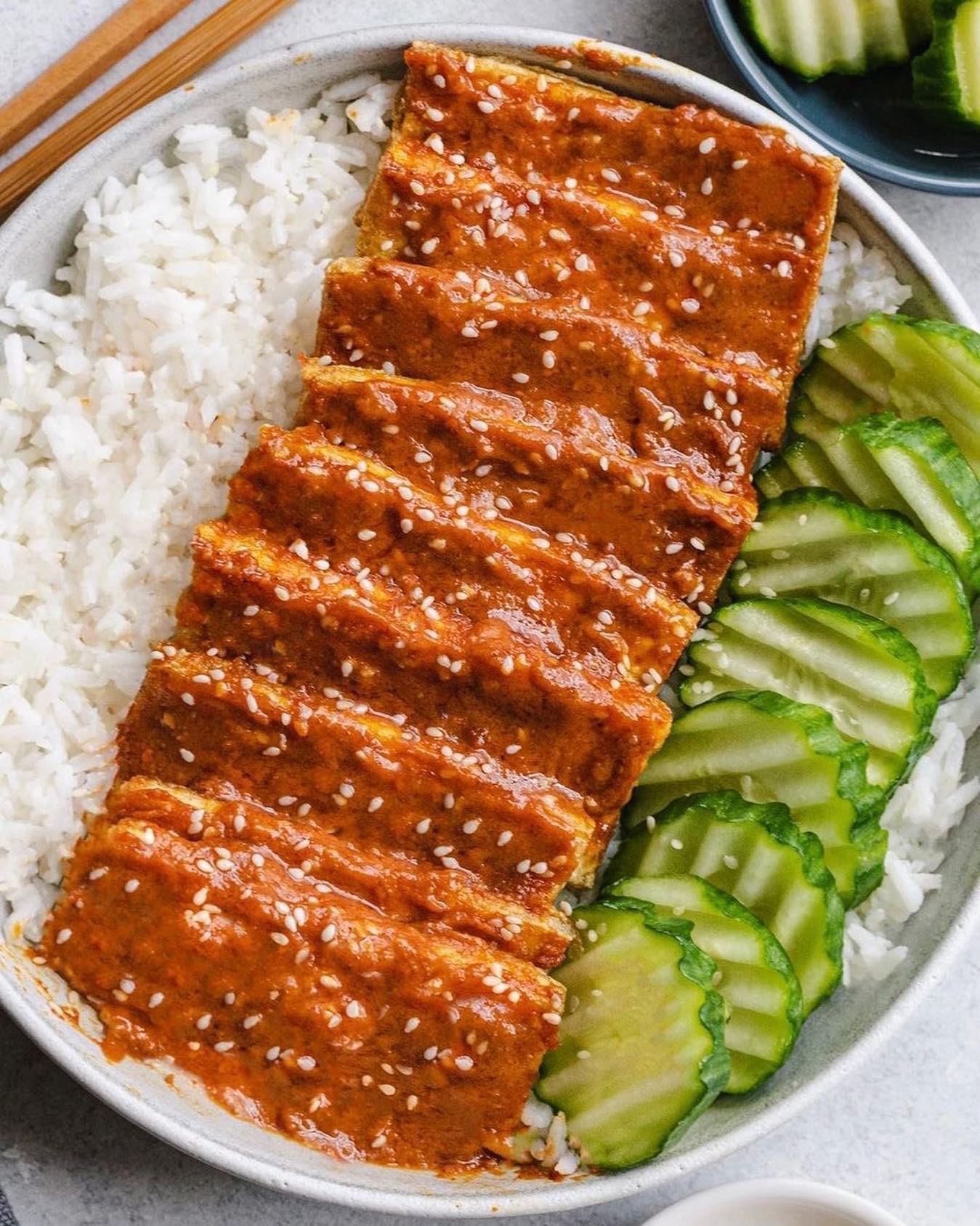 Crispy Tofu in Thai Peanut Sauce