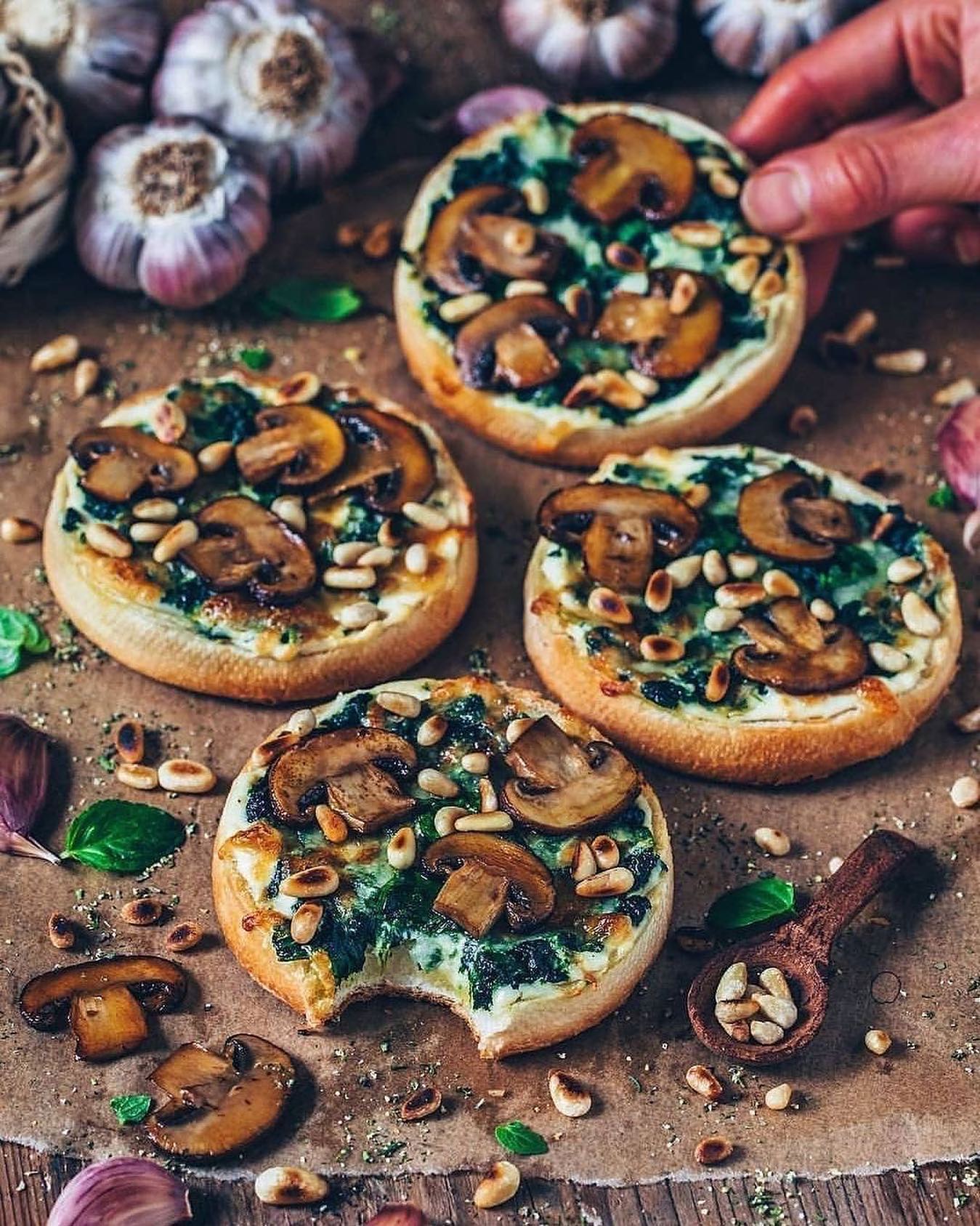 Vegan Garlic Mushroom Spinach Pizza Toasts