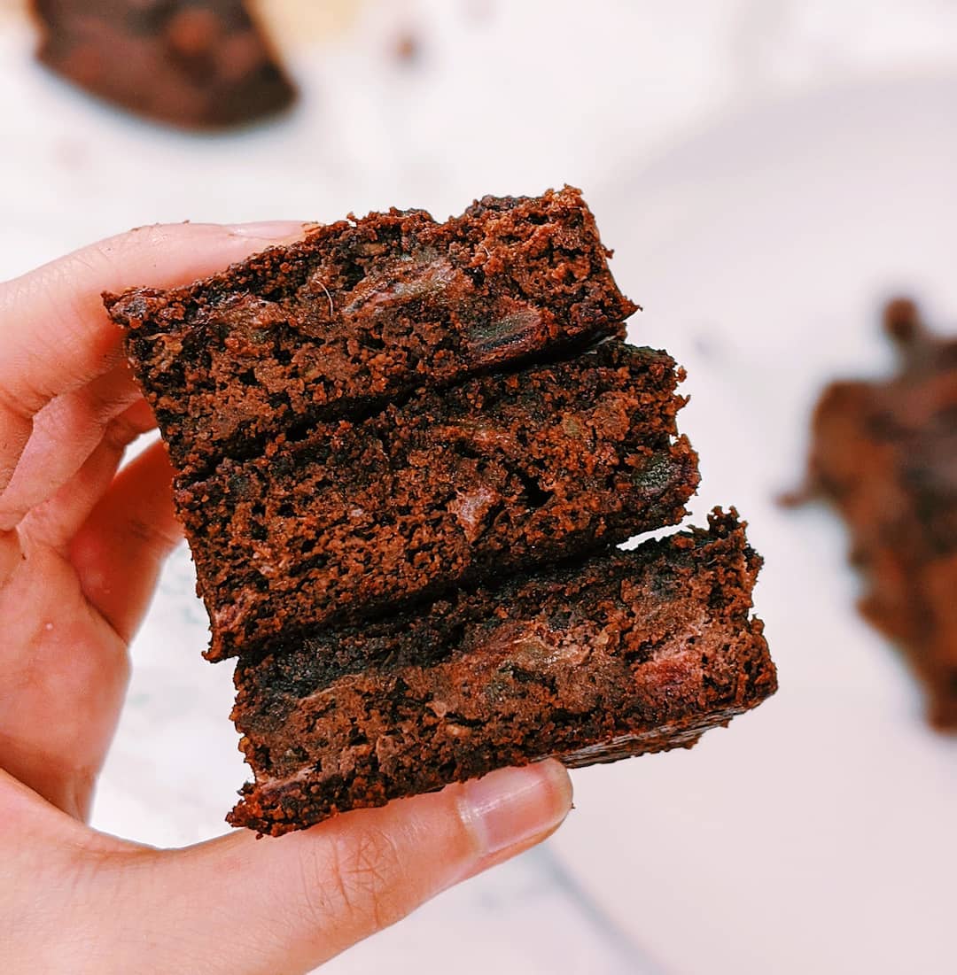 Chunky Chocolate-Y Aquafaba Brownies