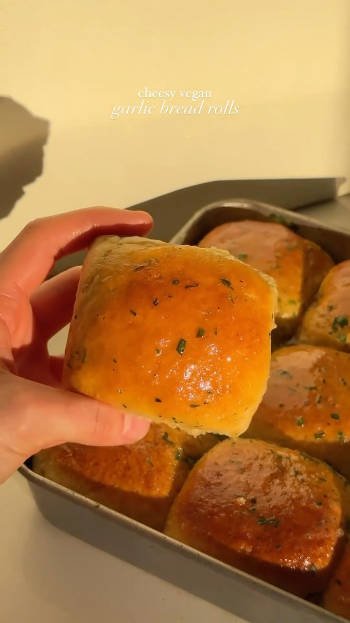Vegan Garlic Bread Rolls
