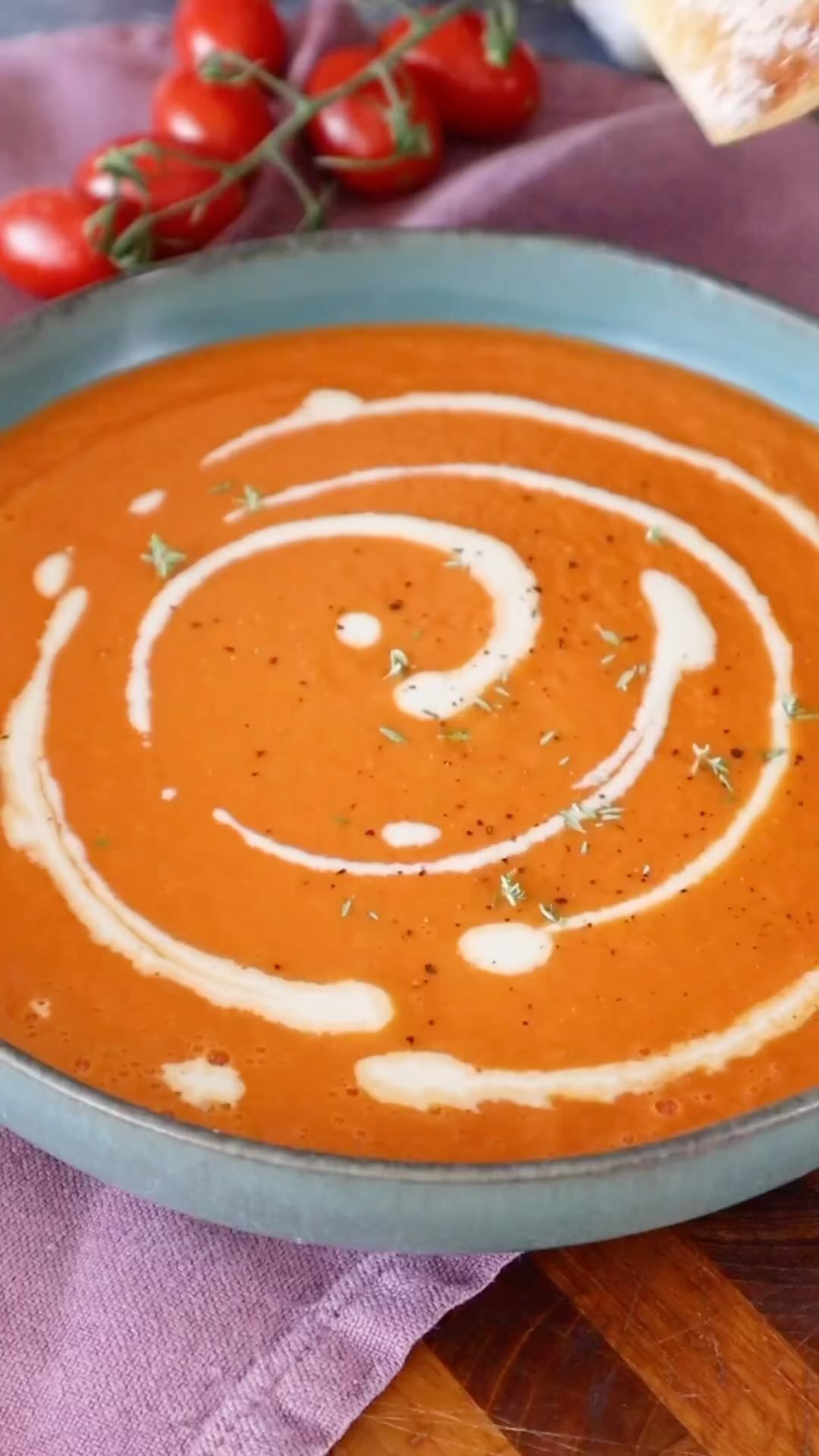 Easy Vegan Roasted Tomato Soup