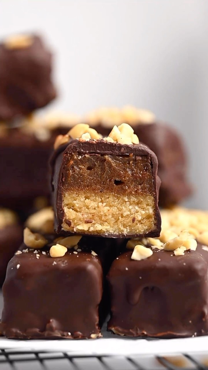 No-Bake Healthy Snickers Bars