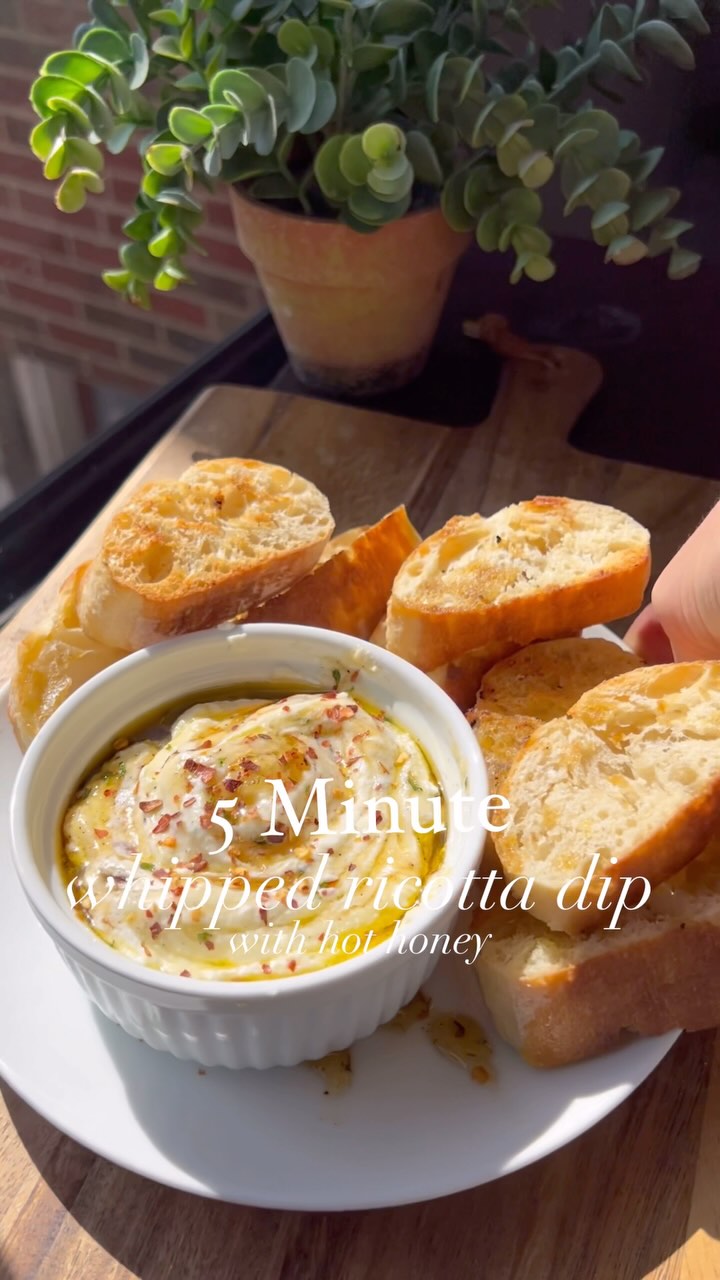 Easy 5-Minute Whipped Ricotta Dip