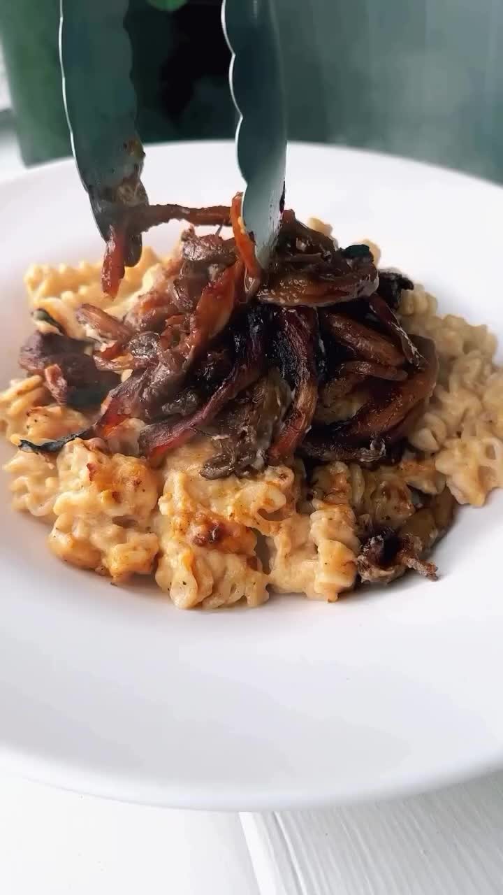 Vegan Buffalo Mac and Cheese
