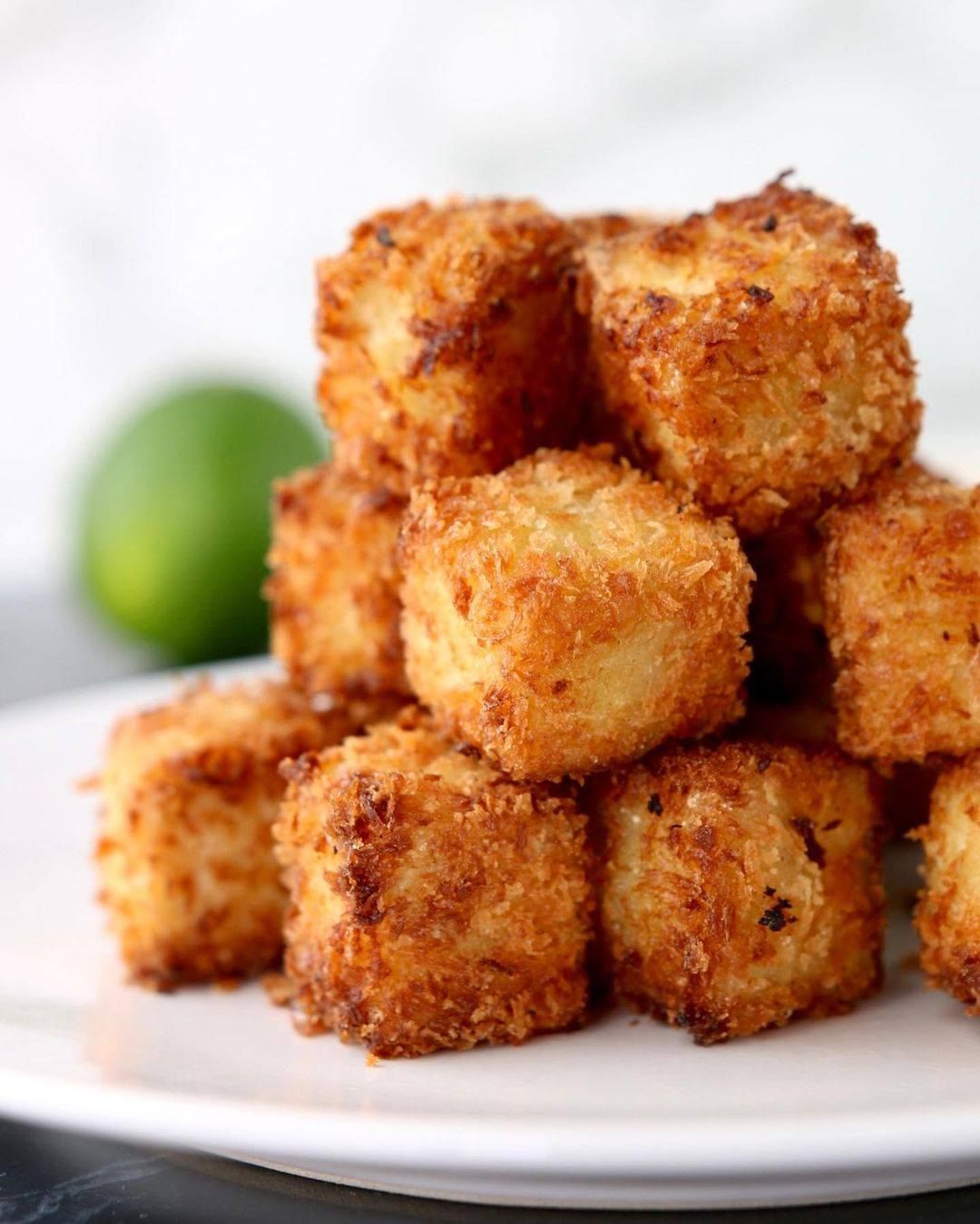 Crispy Tofu with Sriracha Mayo