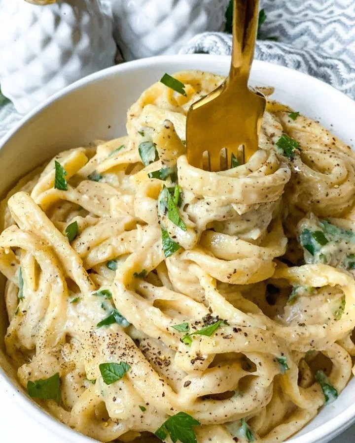 Creamy Vegan Alfredo Pasta Dish