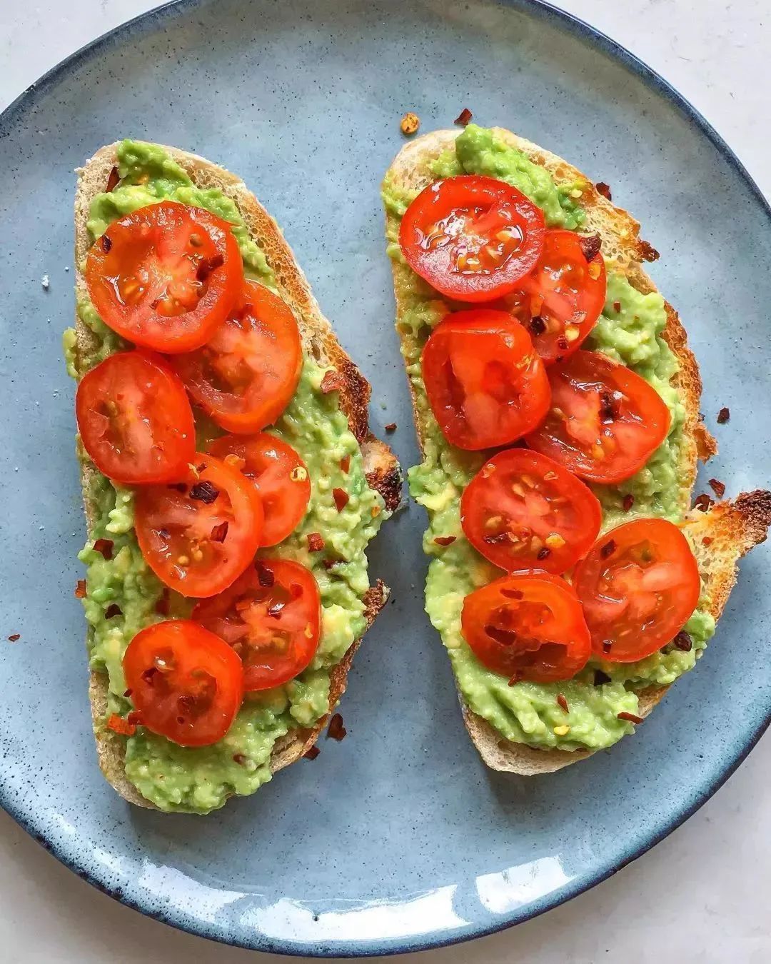 Mashed Avocado and Lime Toast with Chilli and Tomatoes