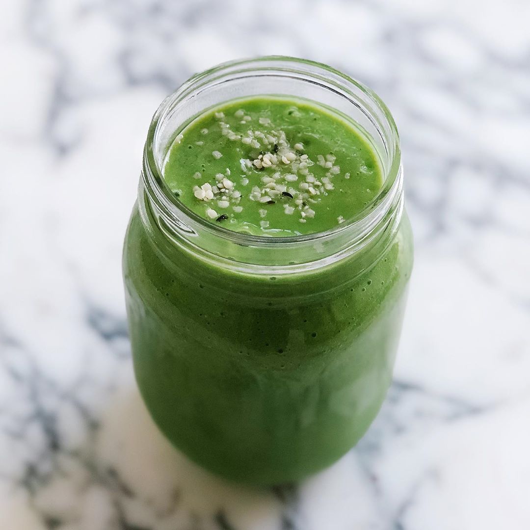 Green Mango Smoothie with Spinach and Bananas