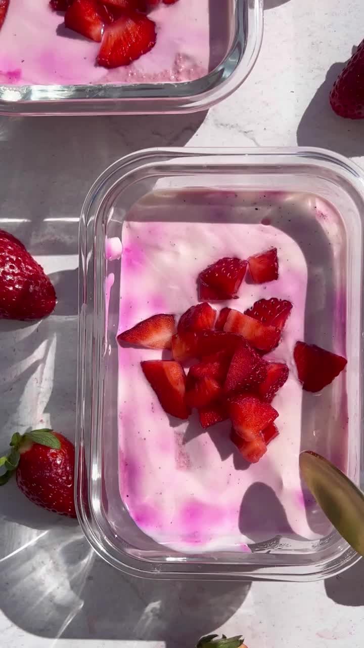 Pink Pitaya Overnight Oats