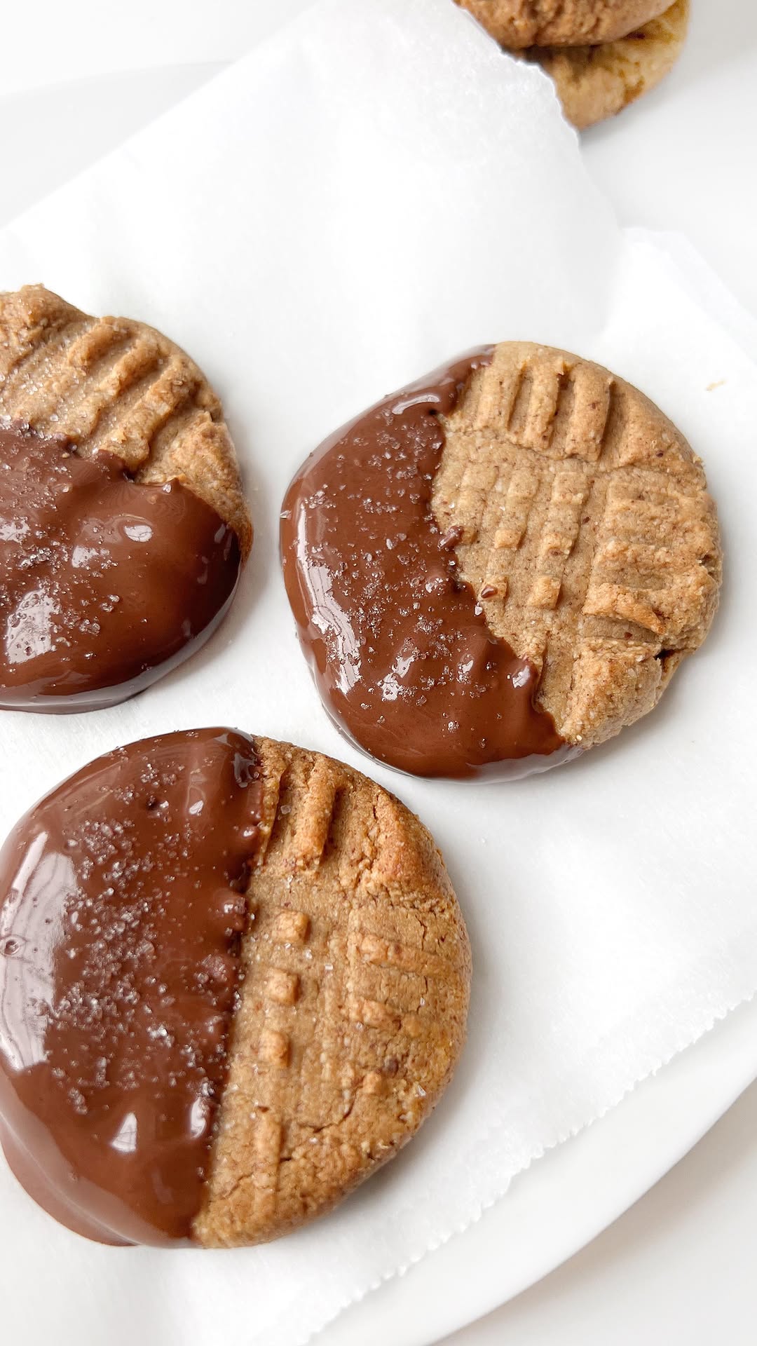 Simple Peanut Butter Almond Flour Cookies