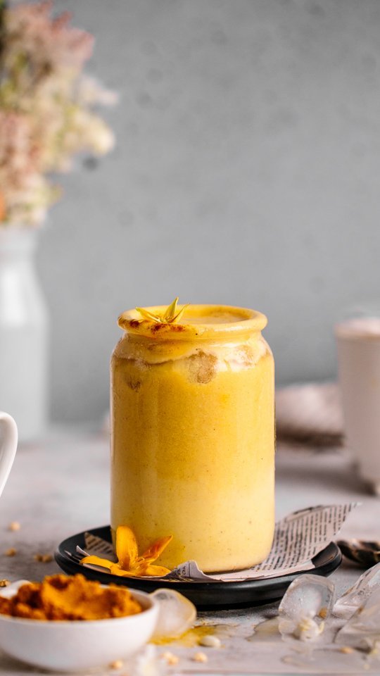 Iced Turmeric Latte Smoothie