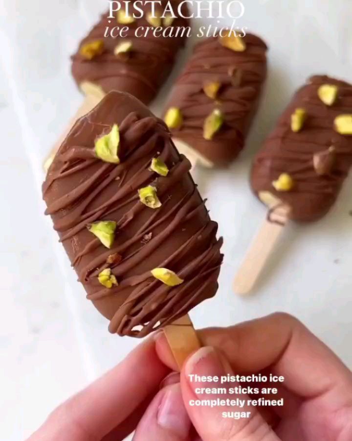 Pistachio Overnight Oats and Ice Cream Sticks