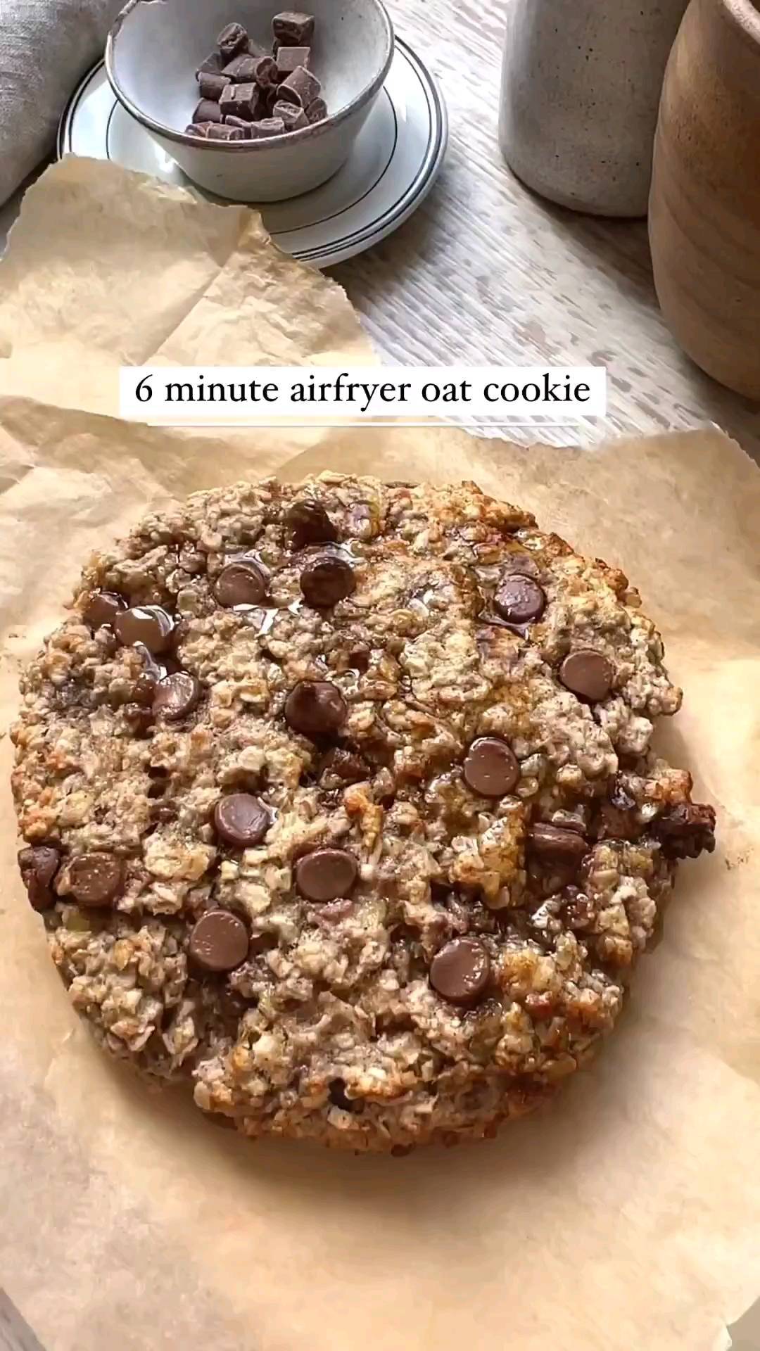 6-Minute Air Fryer Oat Cookie