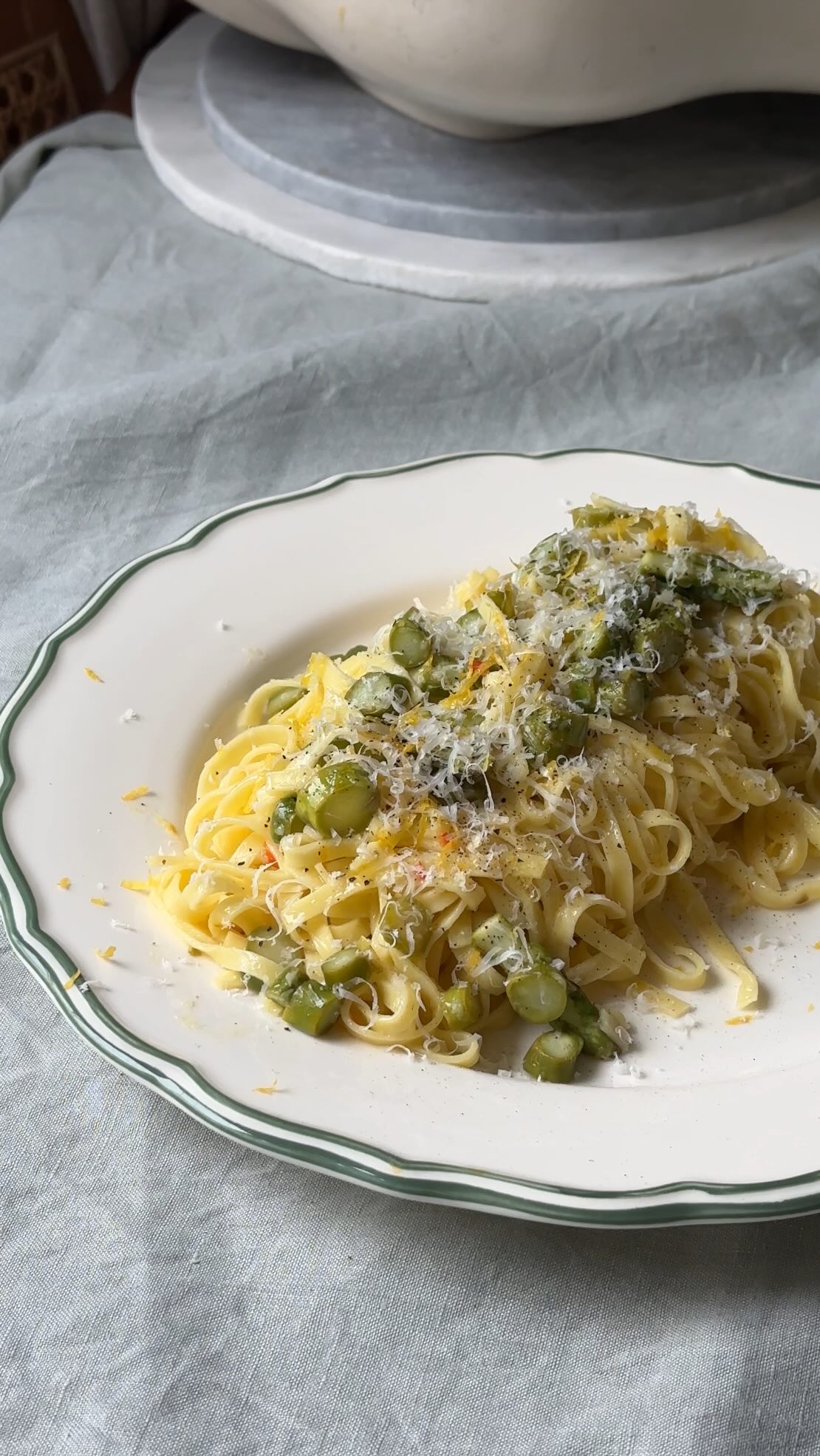 Lemony Asparagus Linguine