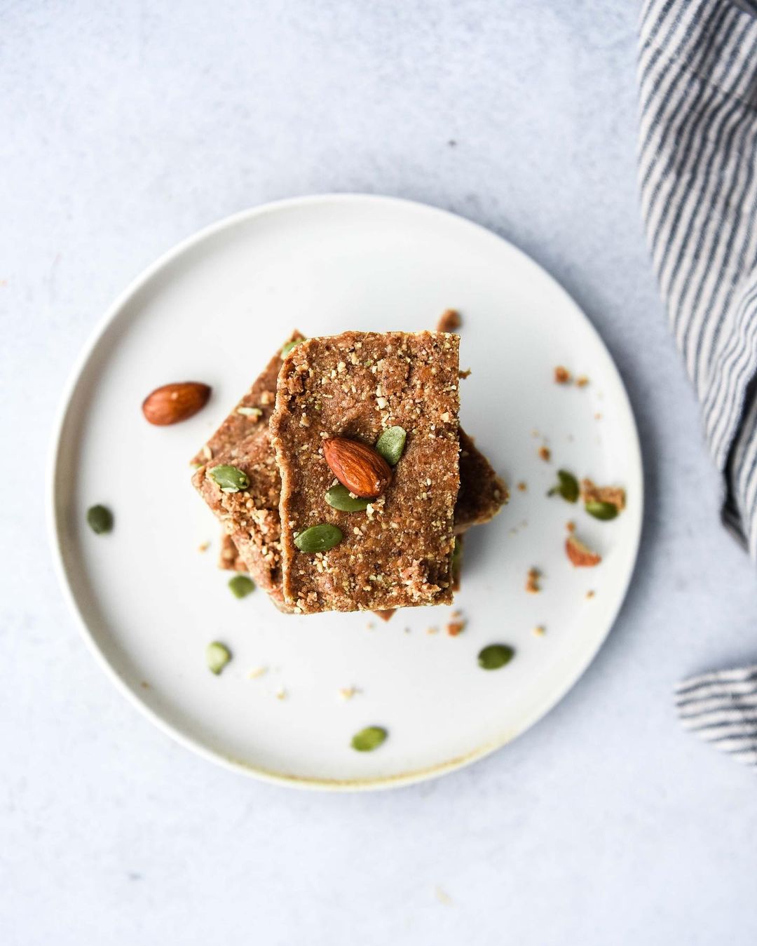 No-Bake Vegan Energy Bars with Dates and Nuts