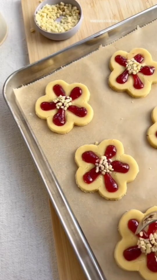 Easy Vegan Flower Cookies