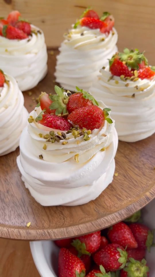 Luscious Vegan Mini Pavlova with Lemon Cream