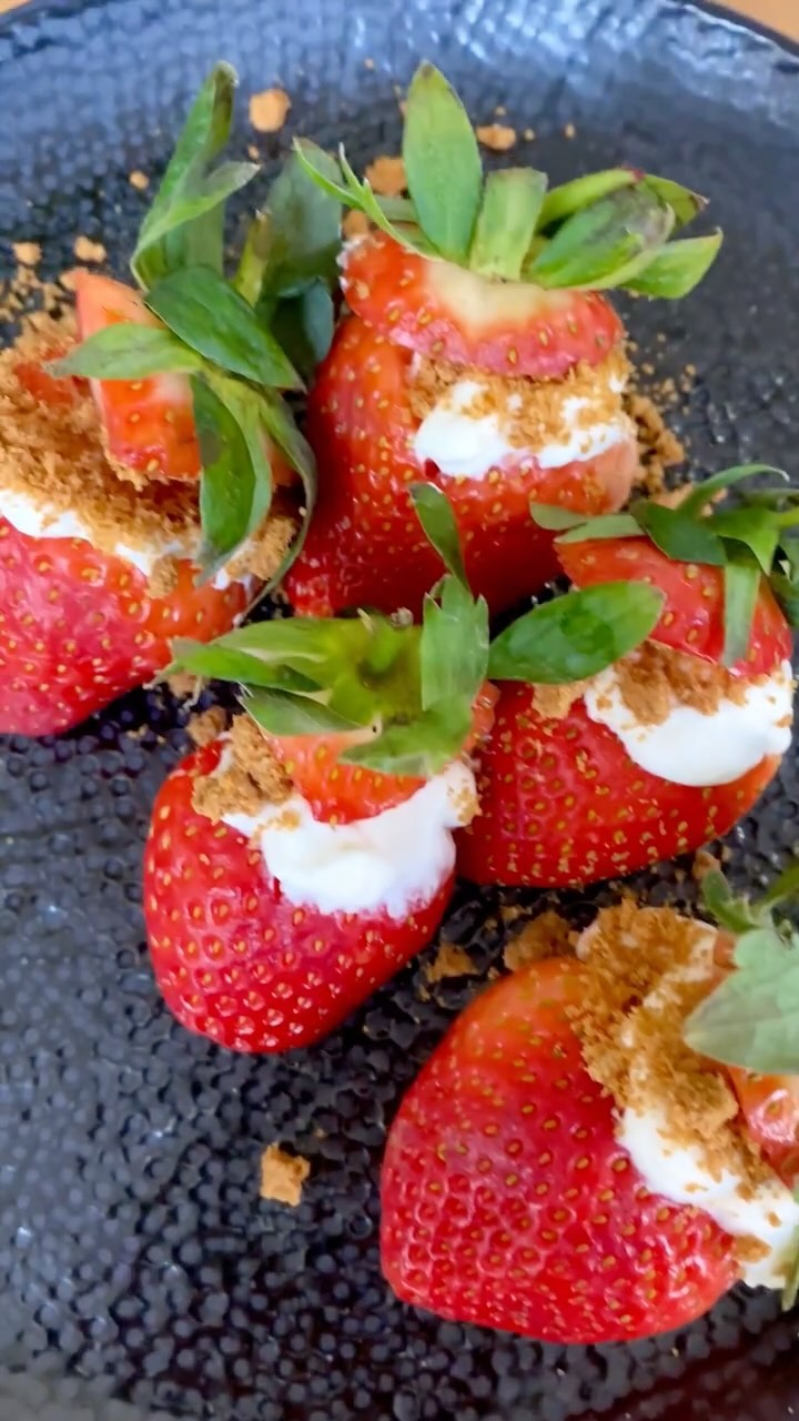 Easy Cheesecake Stuffed Strawberries