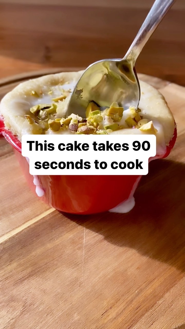 90-Second Rose and Pistachio Muffin