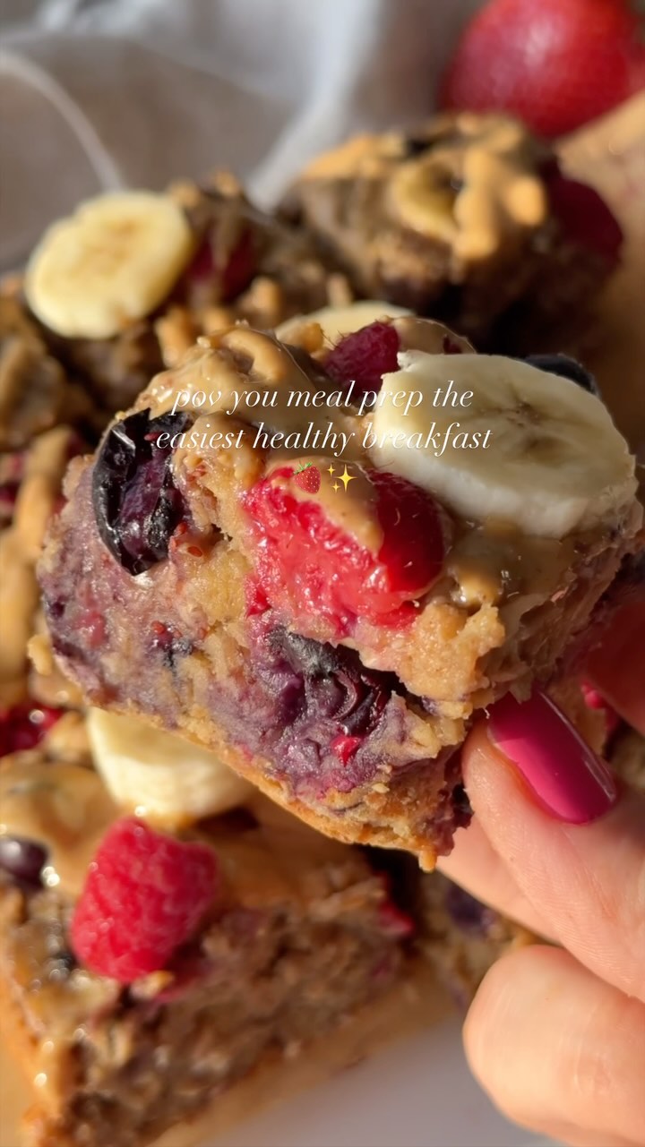 Berry Baked Oat Bars