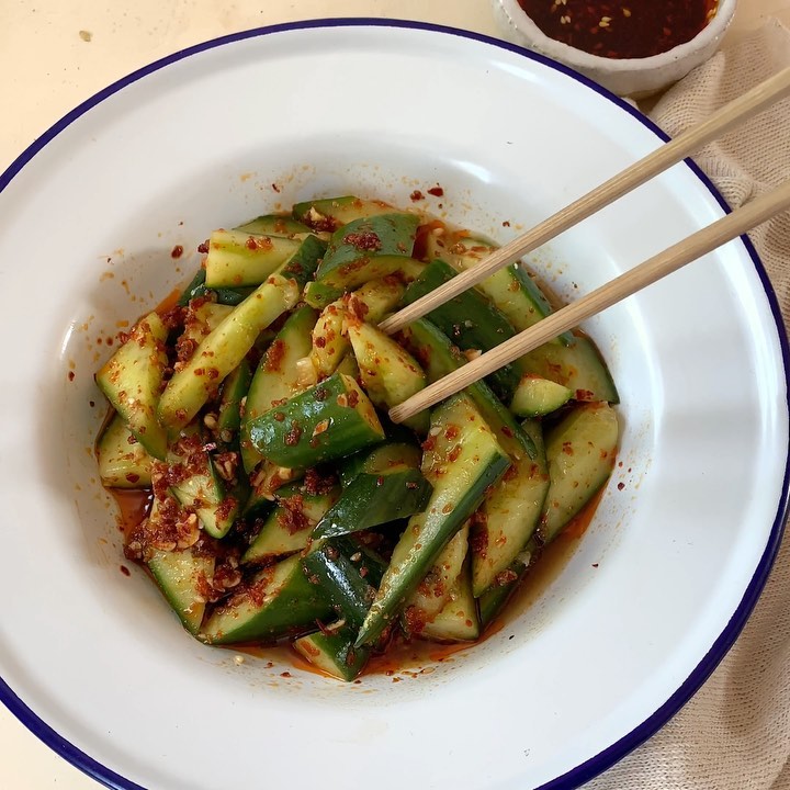 Smashed Cucumber in Garlicky Sauce
