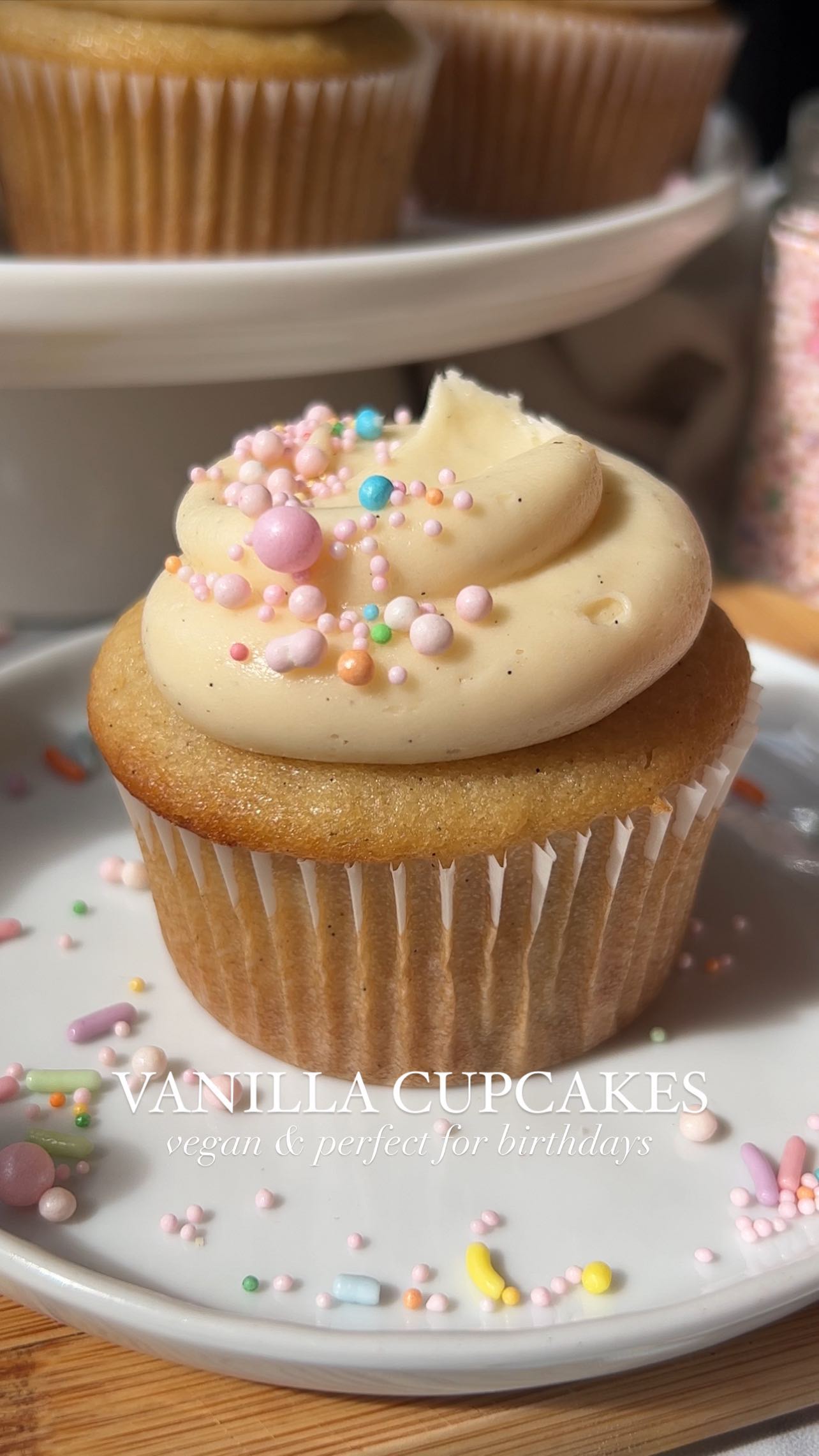Fluffy Vegan Vanilla Cupcakes