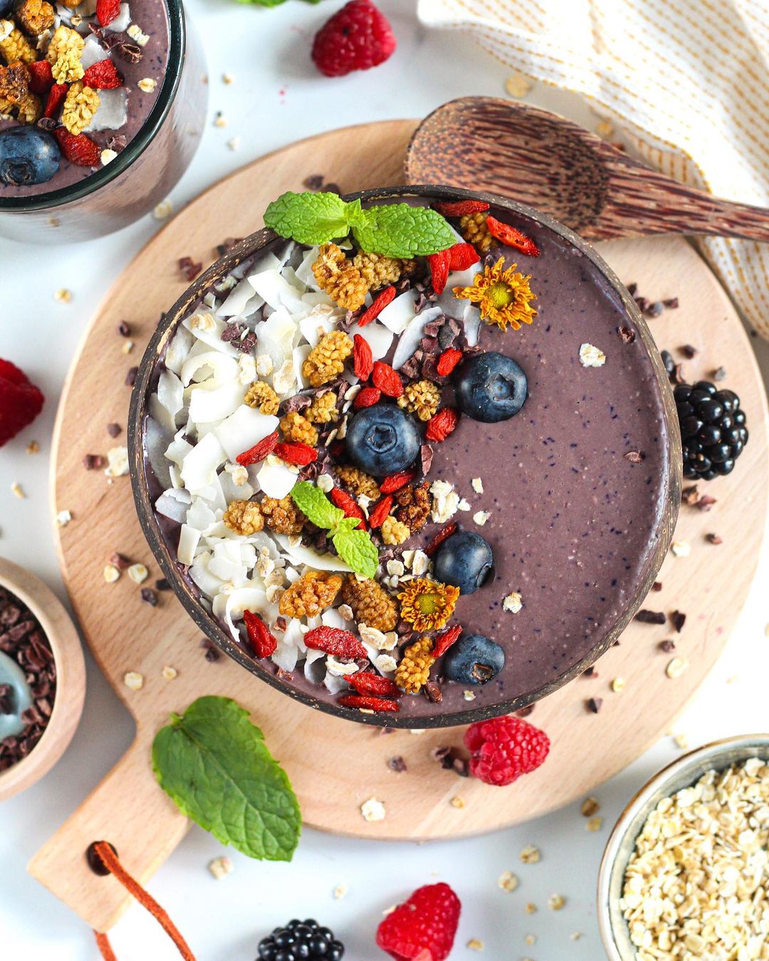 Easy Acai Superfood Smoothie Bowl