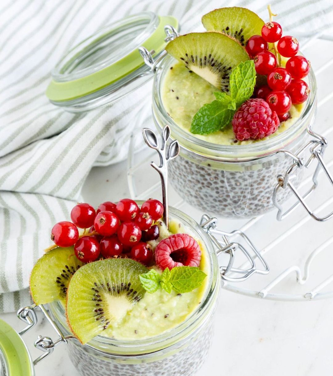 Healthy Vegan Smoothie Bowl Breakfast