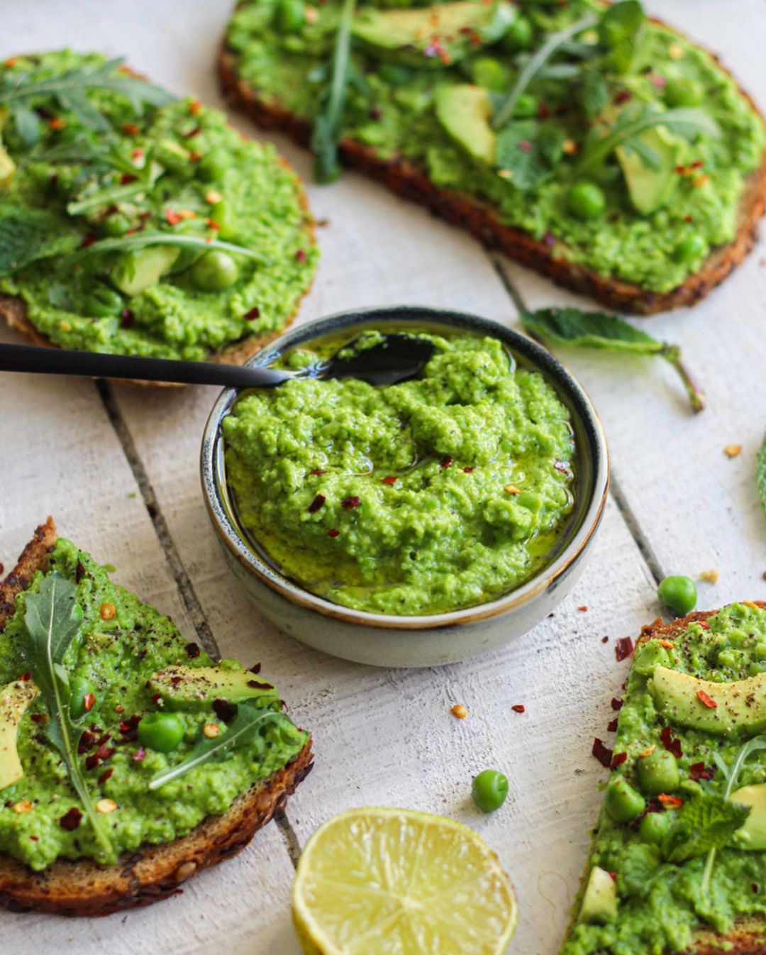 Green Hummus with Peas and Mint