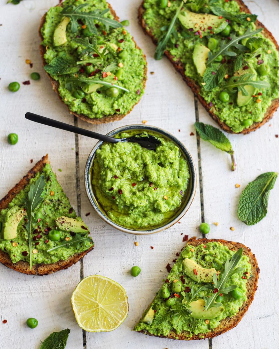 Green Hummus with Peas and Mint