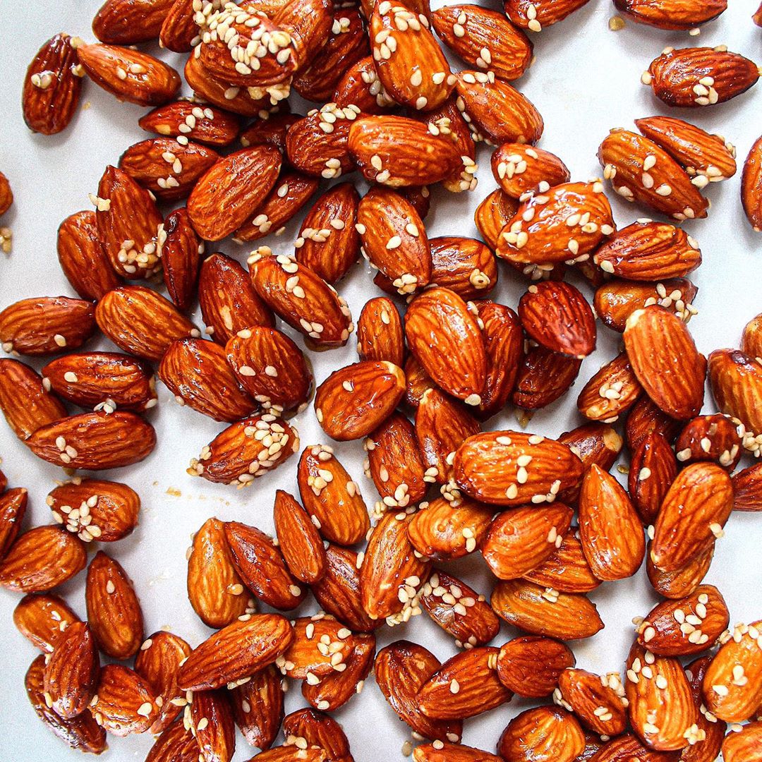 5-Ingredient Roasted Sesame Almonds